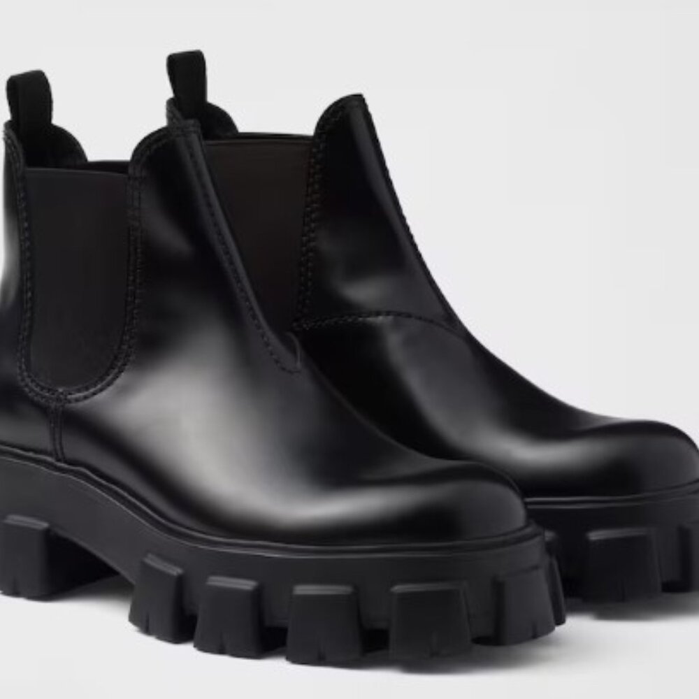 NWOB Monolith brushed leather Chelsea boots Size 35 MSRP $1470
